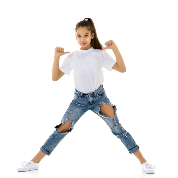 Niña con una camiseta blanca para publicidad. —  Fotos de Stock