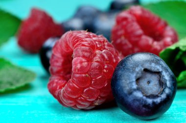 tablo üzerinde çilek