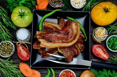 Domuz etli sebze masada