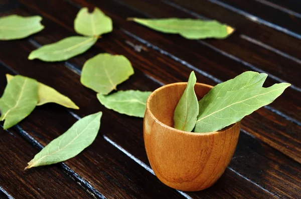 defne yaprağı kase ahşap tablo