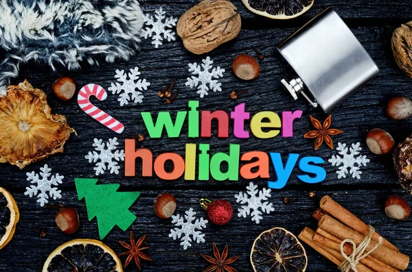  Kış tatil günlerinde ahşap masa mektup