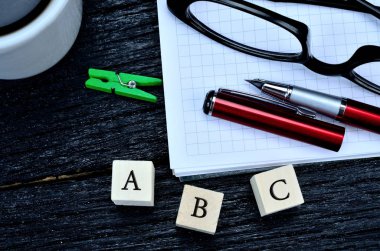 ahşap küp b c tablo