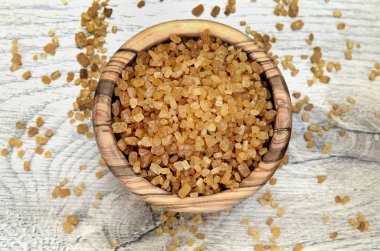 Tablo üzerinde kahverengi şeker