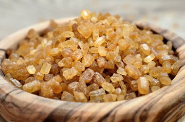 Tablo üzerinde kahverengi şeker