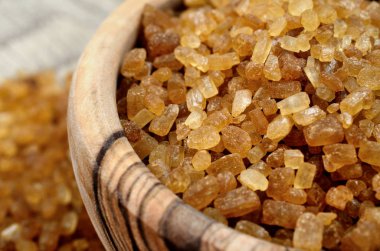 Tablo üzerinde kahverengi şeker