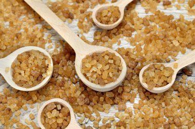 Tablo üzerinde kahverengi şeker