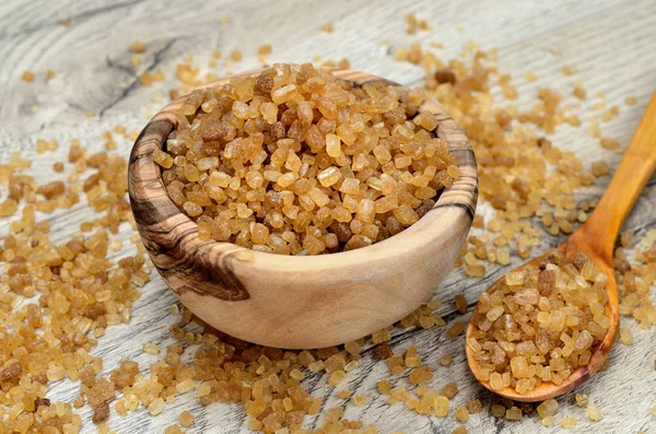 Tablo üzerinde kahverengi şeker