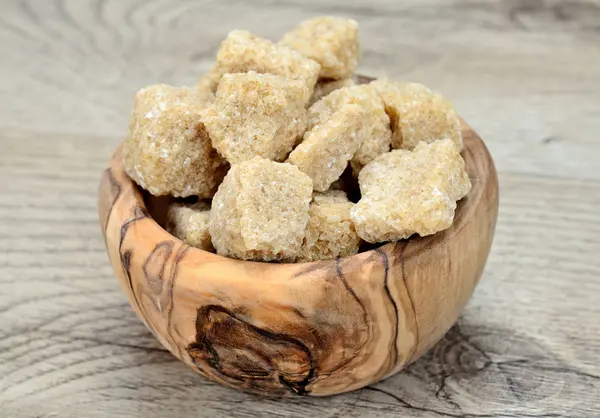 Tablo üzerinde kahverengi şeker