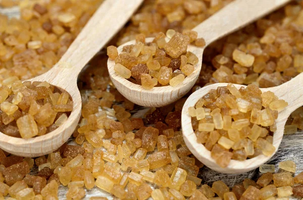 Tablo üzerinde kahverengi şeker