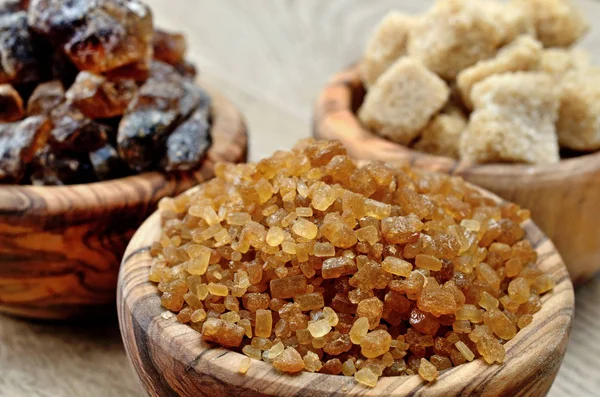 Tablo üzerinde kahverengi şeker