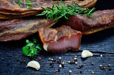 tablo üzerinde et füme