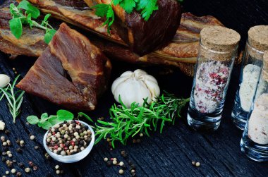 tablo üzerinde et füme