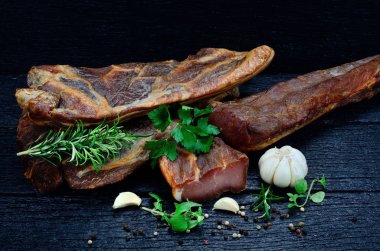 tablo üzerinde et füme