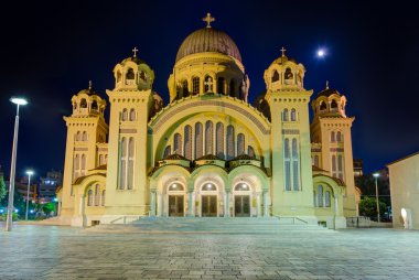 Gece, Yunanistan, Patras, Peloponnese en büyük Kilisesi Saint Andrew Bazilikası.