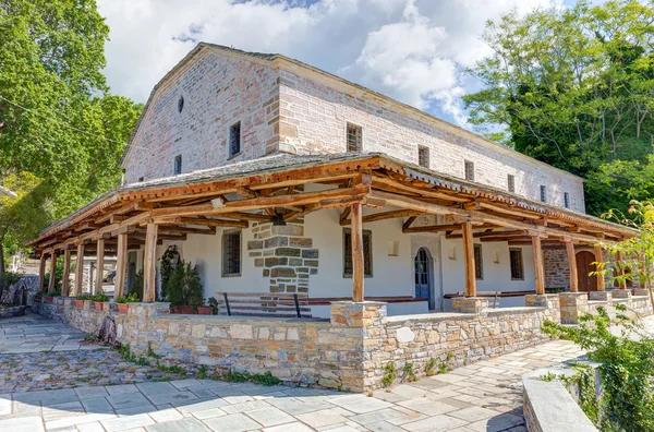 Iglesia de Zoodochos Pigi en el pueblo de Vizitsa, Pelion, Grecia Imagen de stock