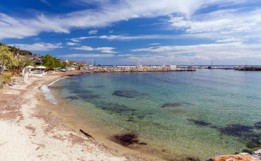 Sandy beach Nea Skioni Köyü, Halkidikya, Yunanistan