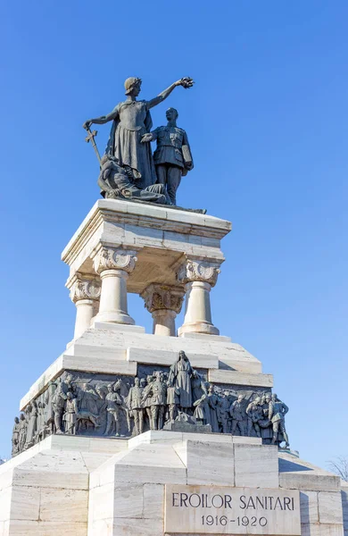 Monumento a los héroes médicos, Bucarest, Rumania — Foto de Stock