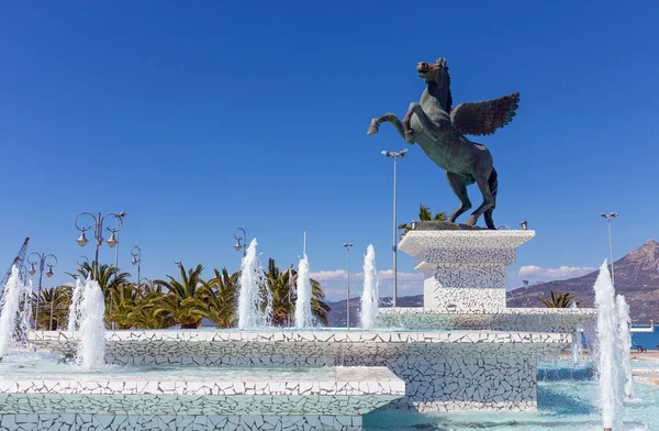 Statue des Pegasus, Korinth, Peloponnes, Griechenland — Stockfoto