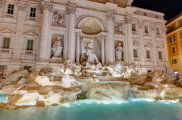 Fontana di Trevi por la noche, Roma, Italia — Foto de Stock