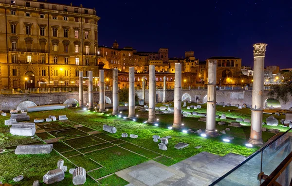 Basilica Ulpia om natten, Trajan Forum, Rom, Italien - Stock-foto