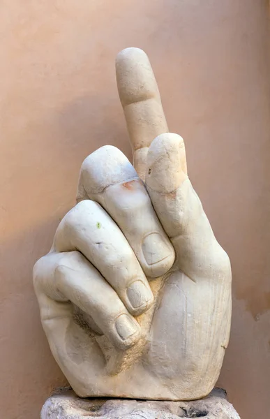 Right hand of colossal statue representing Roman emperor Constantine the Great — Stock Photo, Image