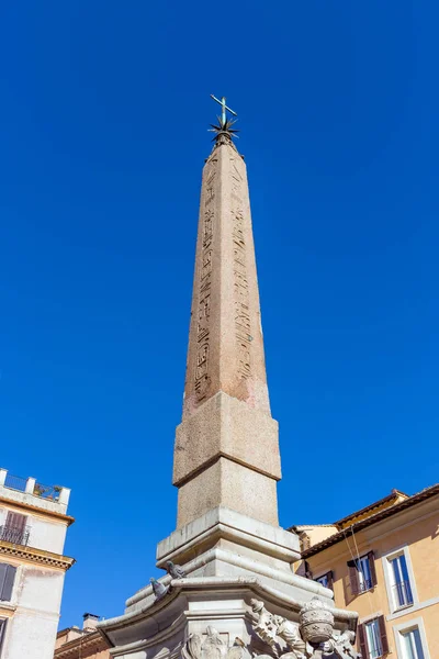 Macuteo obelisk af Fontana del Pantheon, Piazza della Rotonda, Rom, Italien . - Stock-foto