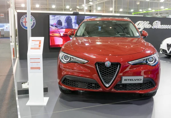 ATENAS, GRÉCIA - NOVEMBRO 14, 2017: Alfa Romeo Stelvio no Aftokinisi-Fisikon 2017 Motor Show . — Fotografia de Stock