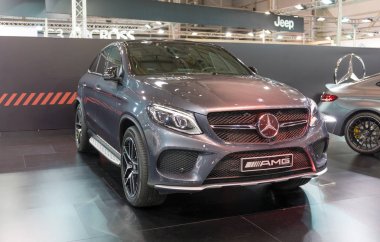 Atina, Yunanistan - 14 Kasım 2017: Mercedes-Benz Amg coupe şıya 43 Aftokinisi Fisikon 2017 Motor Show'da.