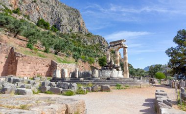 Yunanistan 'ın antik Delphi kentindeki Athena Pronaia Tapınağı.