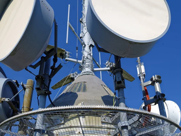 Radio antenna and mobile antenna on a tower