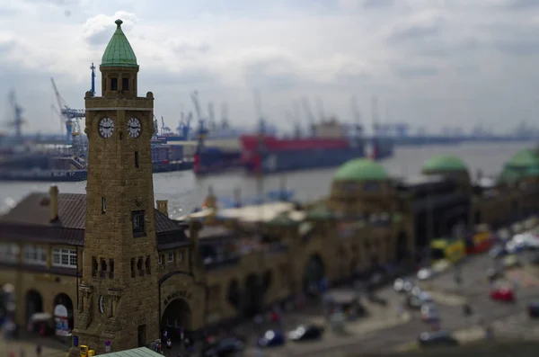 Historische Haven Van Hamburg Met Schepen Docks Achtergrond Haven Faciliteit — Stockfoto