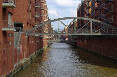 tarihi Hamburg limanında demirleme ve gemilere geçiş ile 