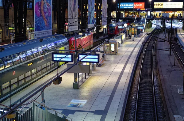 Внутрішній Вигляд Головного Залізничного Вокзалу Гамбурзі Треками Липня 2017 Року — стокове фото