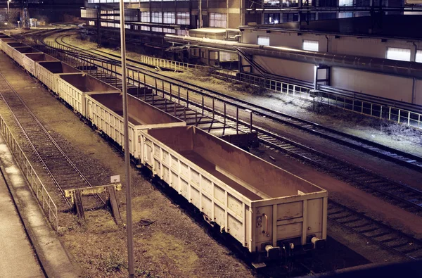 Estación Derivación Del Patio Ferrocarril Industrial Por Noche Con Muchas —  Fotos de Stock