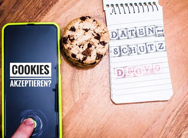 Akzeptieren Cookies Mit Einem Tablet Zur Darstellung Von Cookie Bannern Stockbild