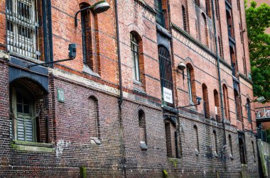 Hamburg 'un Hafencity' deki depo bölgesi dünya mirası ve Almanya 'daki tarihi tuğla bina olarak 08.15.2015 