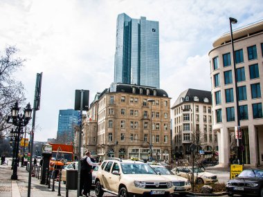2011.03.14 tarihinde Maintower Deutsche Bank Tower ile Frankfurt silueti