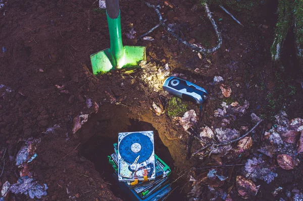 Disco Rígido Enterrado Floresta Para Esclarecer Problema Proteção Dados Caso — Fotografia de Stock