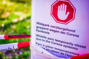İngiliz oyun parkında Alman Wildpark vorbergehend gesperrt wegen Corona Epidemie ile 02.04.2020 Saarbruecken Almanya salgını nedeniyle geçici olarak kapatıldı.