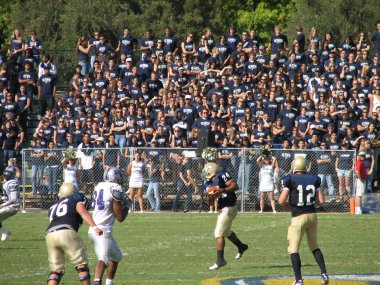 Davis, Ca - 15 Ekim 2006: Uc Davis tuttular vs orta Arkansas Bears futbol oyunu.