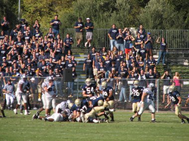 Davis, Ca - 15 Ekim 2006: Uc Davis tuttular vs orta Arkansas Bears futbol oyunu.