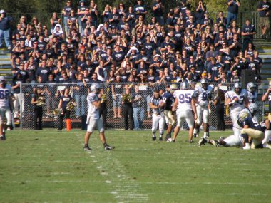 Davis, Ca - 15 Ekim 2006: Uc Davis tuttular vs orta Arkansas Bears futbol oyunu.