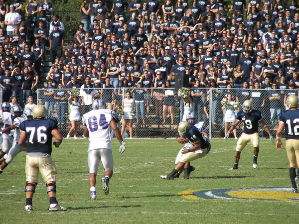 Davis, CA - 15 de outubro de 2006: UC Davis Aggies vs Central Arkansas Bears jogo de futebol . — Fotografia de Stock