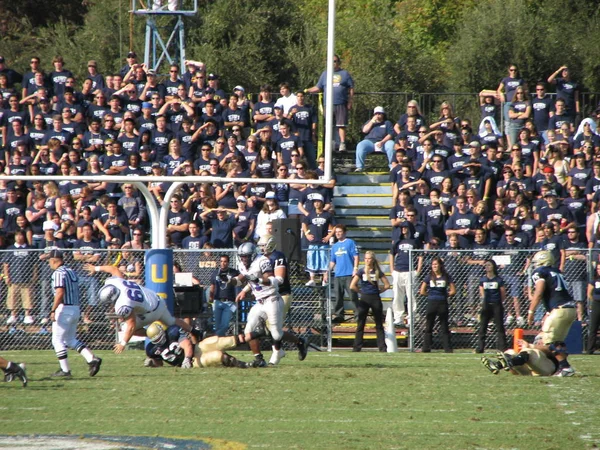 Davis, Ca - 15. října 2006: Uc Davis Aggies vs centrální Arkansas medvědi fotbalová hra. — Stock fotografie