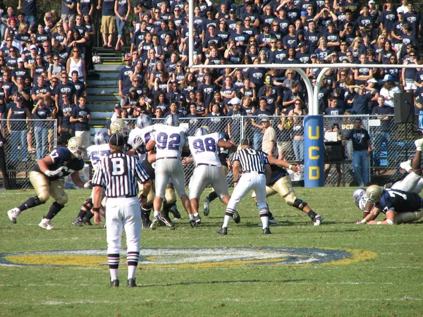 Девіс, Каліфорнія - 15 жовтня 2006 року: Uc Davis Aggies проти Центральної Арканзас ведмеді футбол гра. — стокове фото