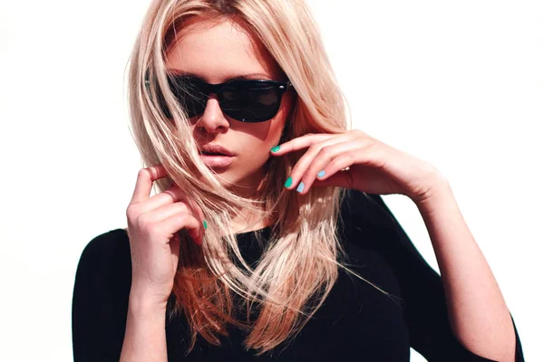 Moda chica hipster en gafas de sol fresco — Foto de Stock