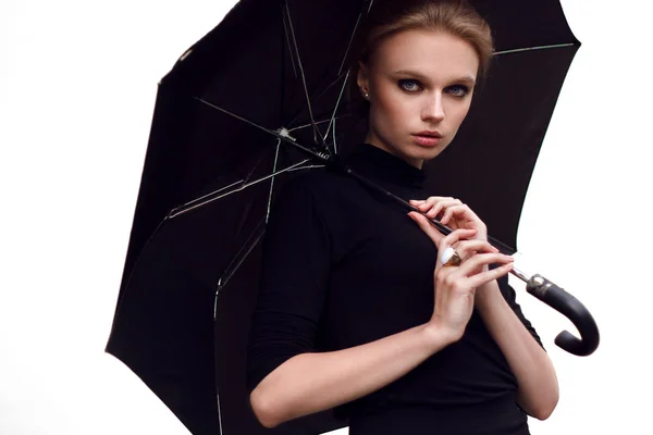 Młoda Ładna dziewczyna z parasolem — Zdjęcie stockowe