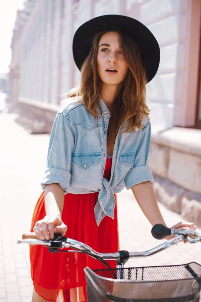 Happy Girl City Bicycle Basket Rides City Street Sunny Day — Stock Photo, Image