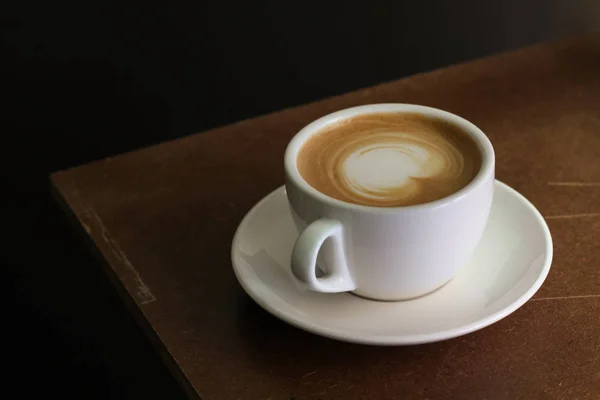 Forró Kávét Café Latte Fából Készült Asztal — Stock Fotó