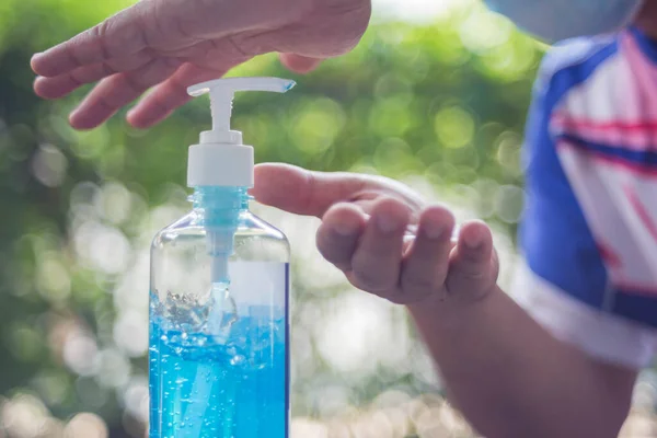 El temizliği ile alkol jeli.